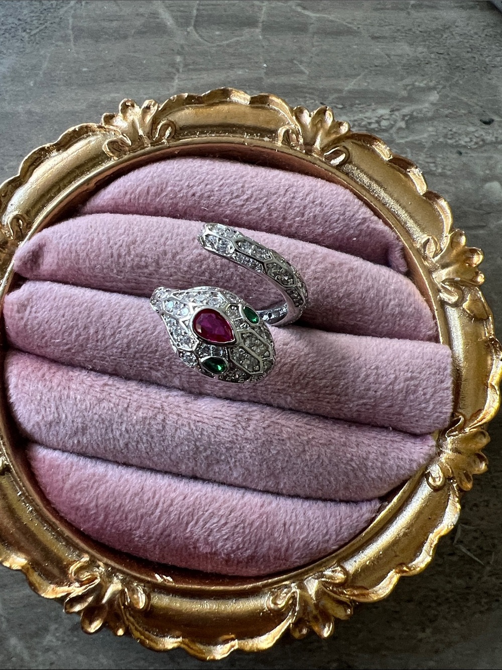 Silver plated Snake Ring fashion Ruby Emerald coloured size 7 rhinestone